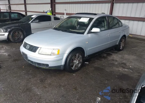 1999 Volkswagen Passat Gls from USA, damaged, VIN WVWMA63B3XE499596